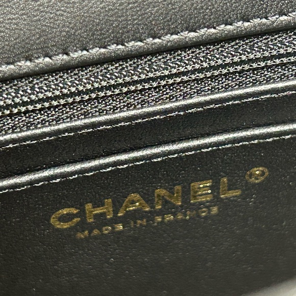 ❌SOLD❌🔥NEW! RARE! CHANEL•Metallic Woven Lambskin Medium Flap Bag - Picture 9 of 12